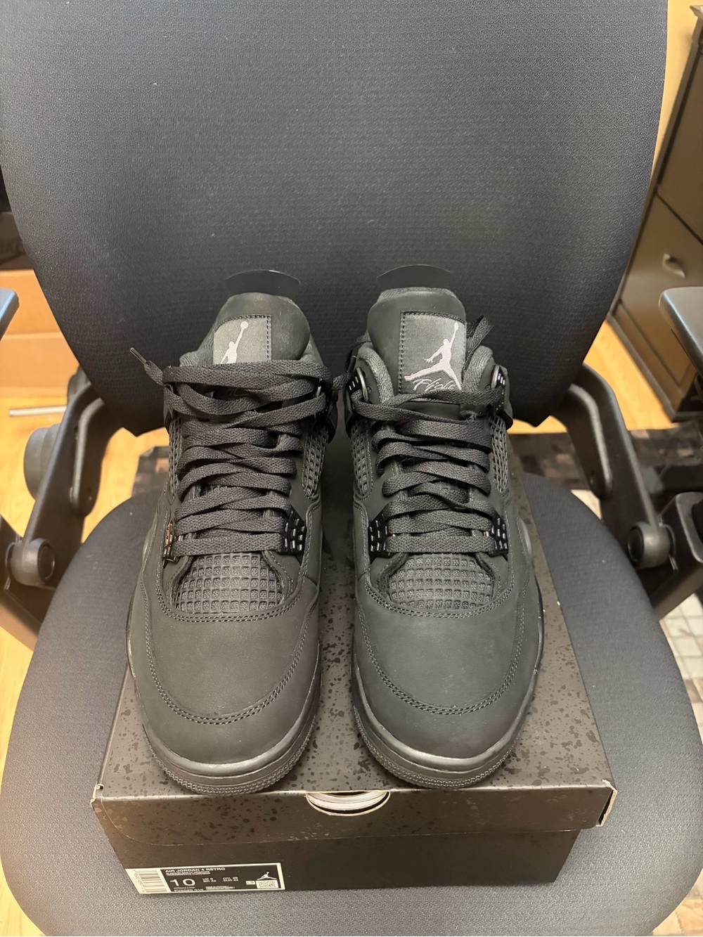 Jordan Men's 4 Retro. Black cats BNIB